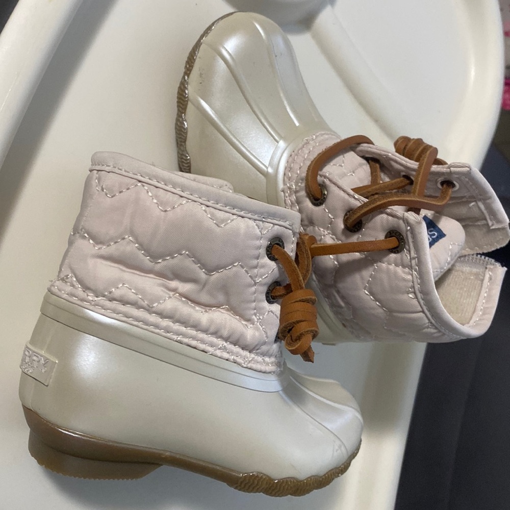 Sperry toddler duck boots brand new. No tags/box. Never worn my dtr grew 2 fast